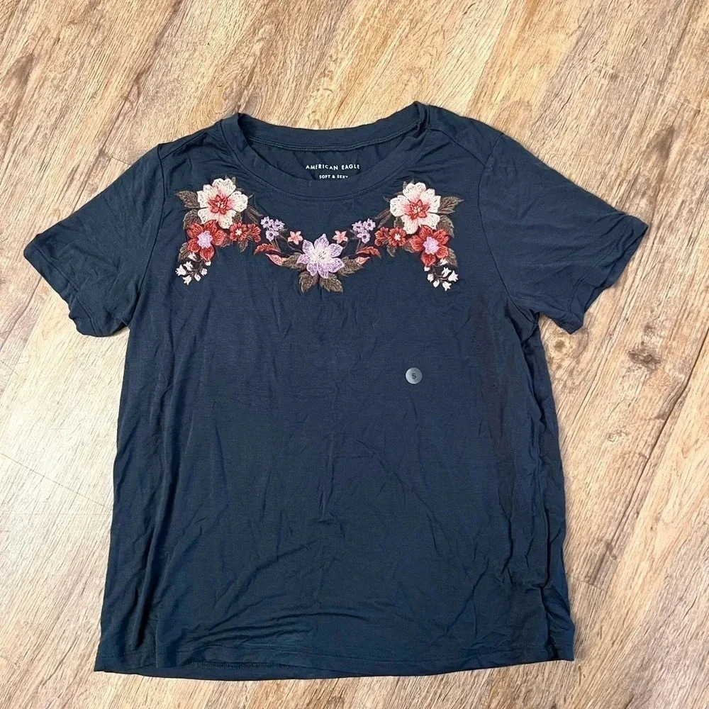 American Eagle • Floral Embroidery Baby Tee